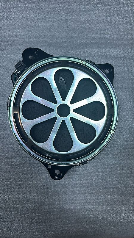 Mercedes Benz Orjinal GLE Sol Ayak Altı Subwoofer - 1